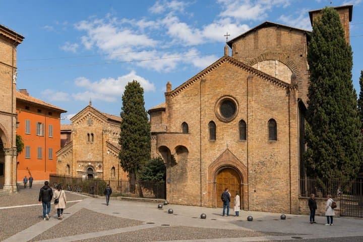 Bologna Scavenger Hunt & Highlights Self-Guided Walking Tour