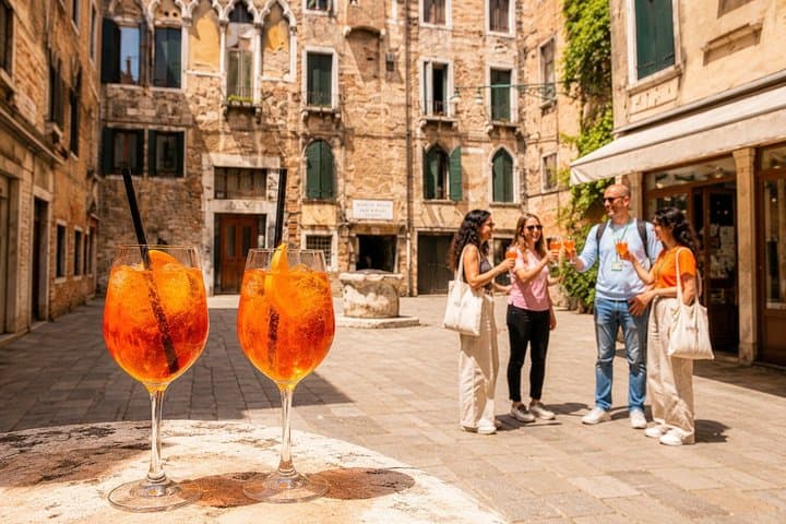 City Center Walking Tour in Venice & Gondola Experience