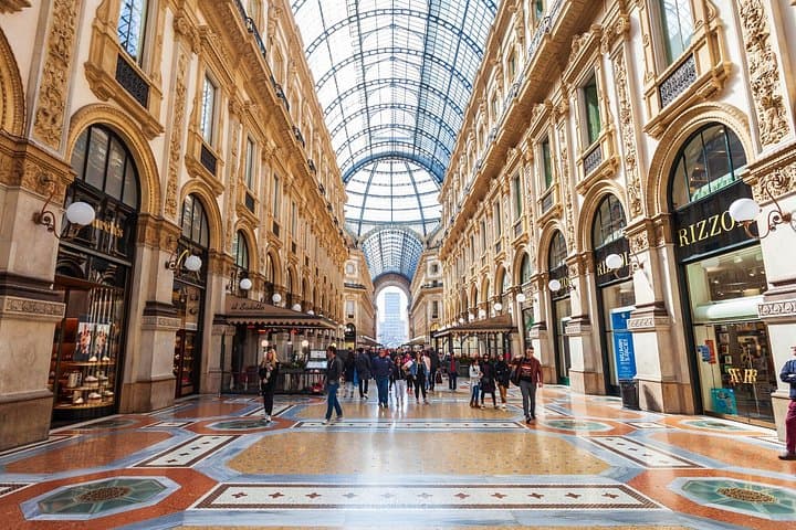 Milan Scavenger Hunt & Highlights Self-Guided Walking Tour
