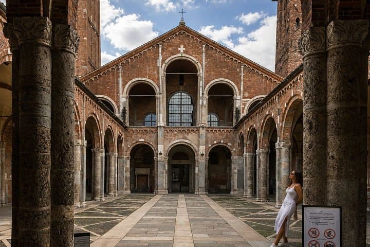 Milan Scavenger Hunt & Highlights Self-Guided Walking Tour