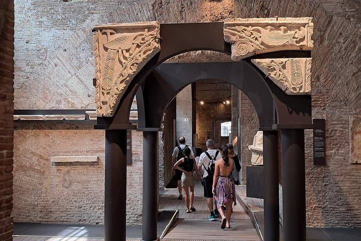 The hidden side of Pantheon exclusive tour and fast entrance