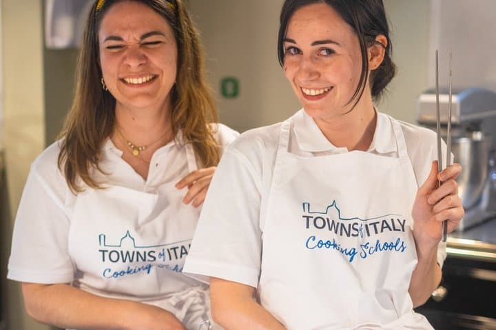 Milan Cooking Class: Pizza & Unlimited Gelato or Pasta & Tiramisu