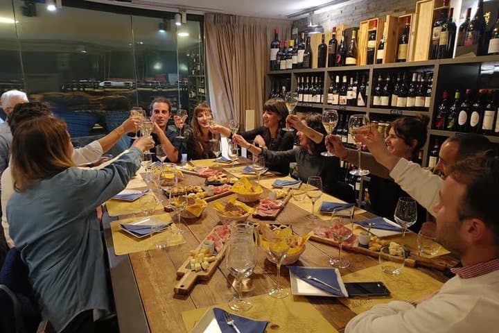 Top Wine Tasting: 7 wines paired with local specialties