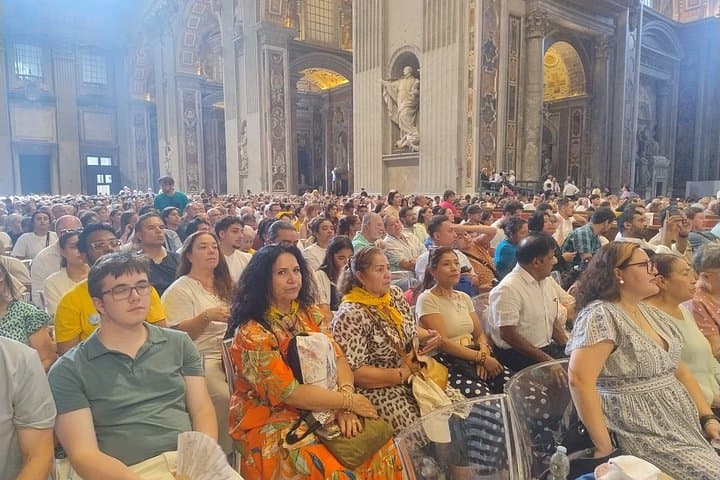 Vatican: Papal Audience with Pope Leo XIV – Reserved Spot & Guide