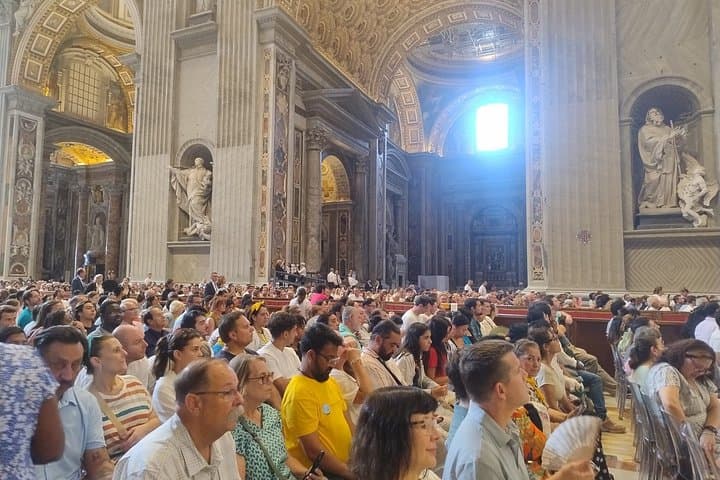 Vatican: Papal Audience with Pope Leo XIV – Reserved Spot & Guide