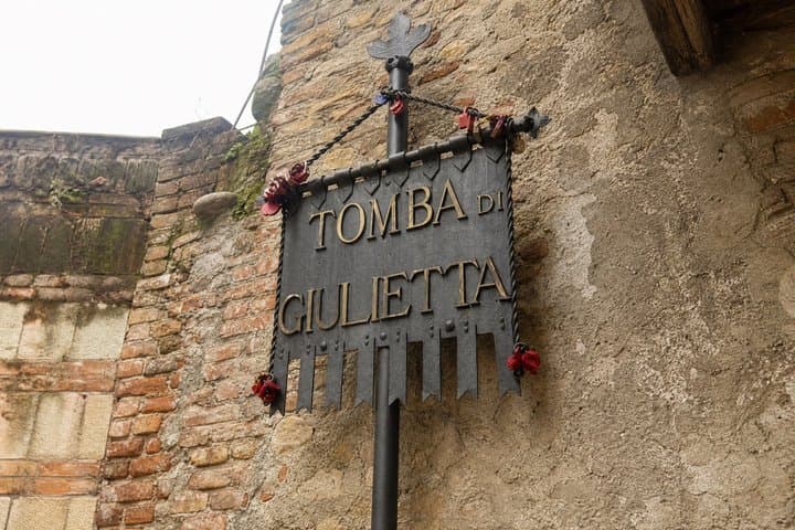 Juliet’s House and Balcony Fast-Track Ticket & Audio Guide