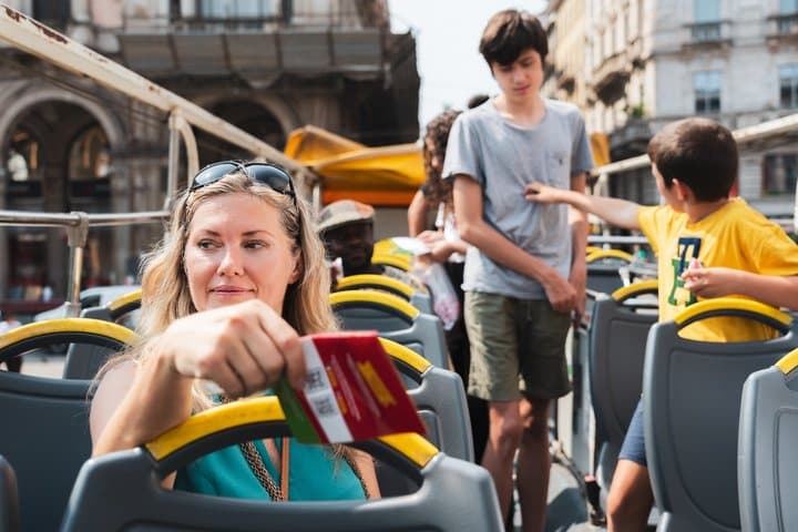 72-Hour "Gray Line" Milan Hop-On Hop-Off Tour with Audio Guide