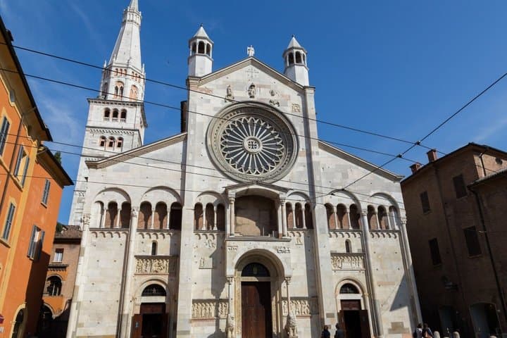 Modena Scavenger Hunt & Highlights Self-Guided Walking Tour