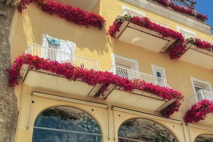 From Naples & Salerno: Tour of Amalfi Coast Sorrento, Pompeii