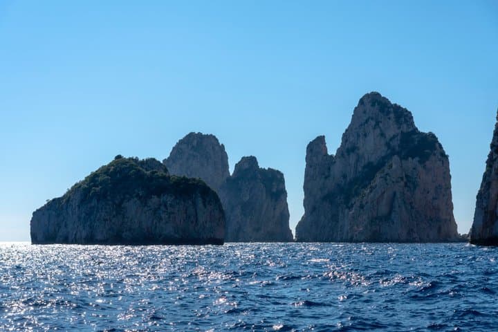 Private Tour of the Island of Capri by Boat and Visit to the Caves
