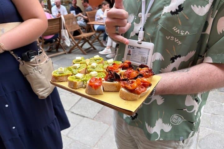 Eat, Drink, Repeat: Venice Food Tour with 10 Tastings and 6 Wines