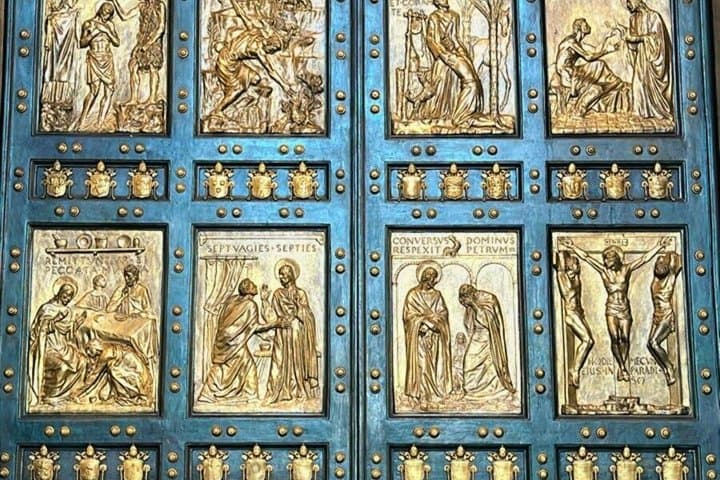 St. Peter's Basilica Dome Climb and Papal Tombs Tour in Rome