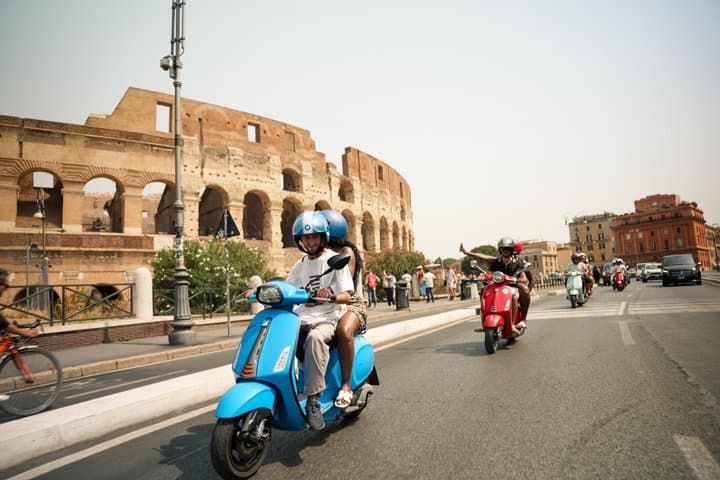 Rome Vespa Scooter Tour with Professional Photographer