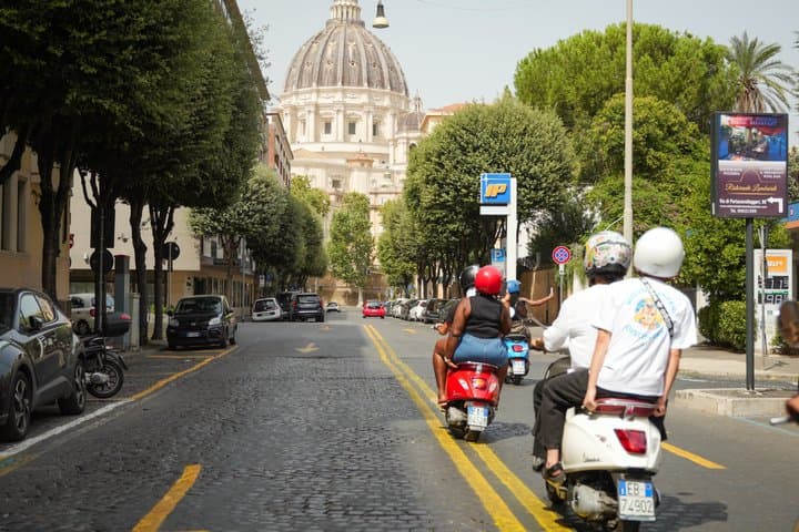 Rome Vespa Scooter Tour with Professional Photographer