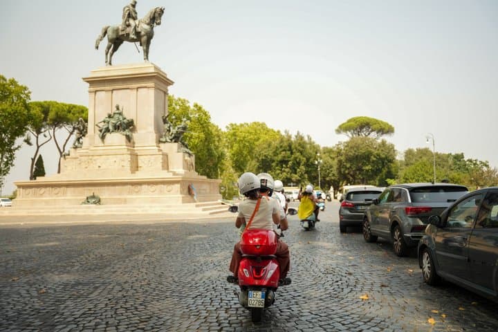 Rome Vespa Scooter Tour with Professional Photographer
