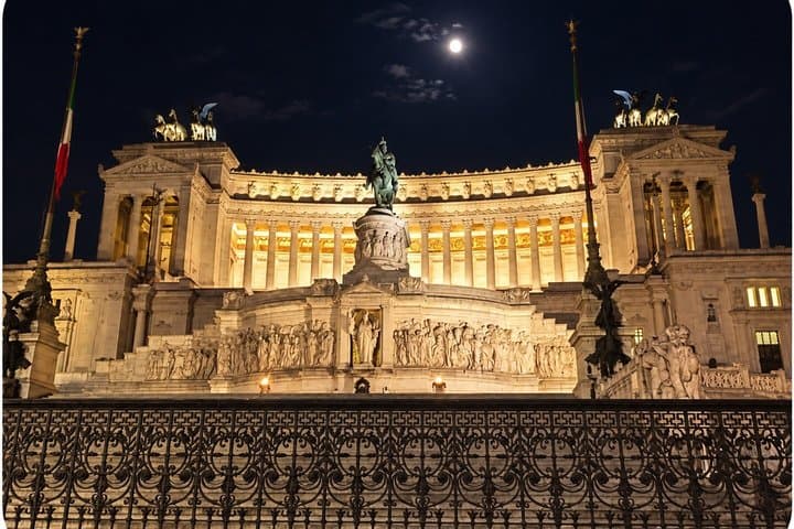 Rome Night Tour Colosseum and Rooftop Aperitivo