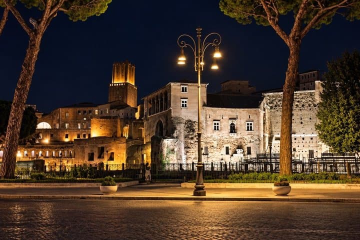 Rome Night Tour Colosseum and Rooftop Aperitivo