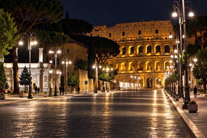Rome Night Tour Colosseum and Rooftop Aperitivo
