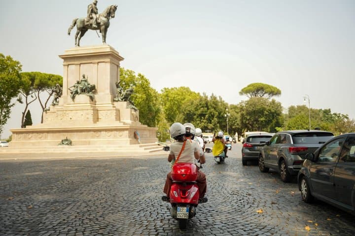 Rome Vespa Tour with Tiramisu