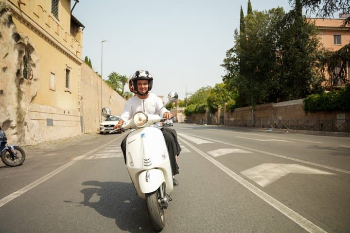Rome Vespa Tour with Tiramisu